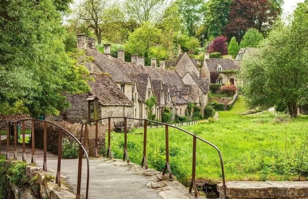 Arlington Row from the bridge path